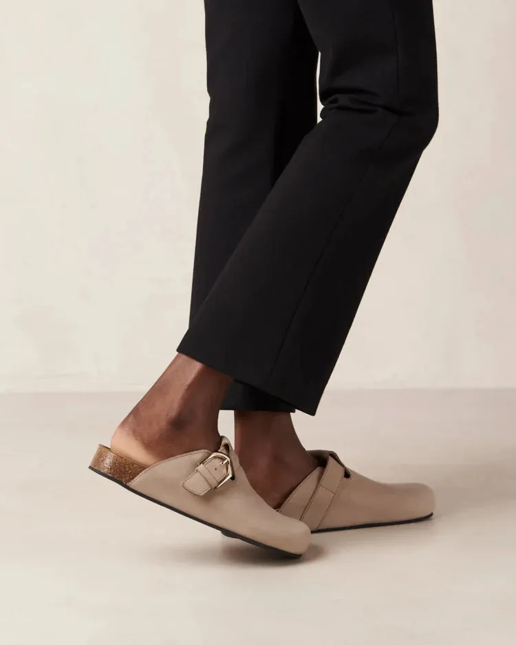ALOHAS | TRAVIS MULE