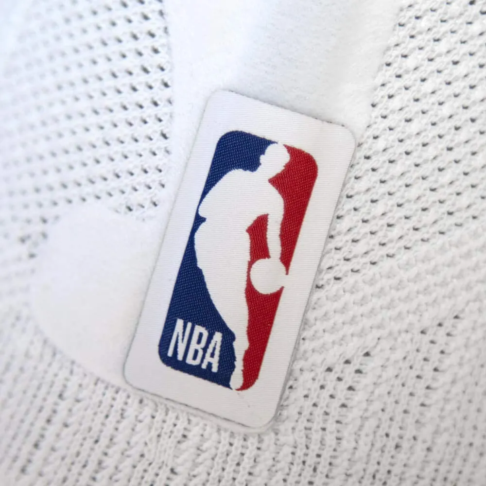 Bauerfeind Sports Knee Support NBA - Officially Licensed Basketball Brace with Medical Compression - Sleeve Design with Omega Gel Pad for Pain Relief & Stabilization (White, XXL)