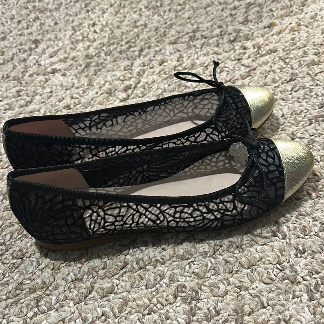 Beberlis Metallic & Black Mesh Ballet Flat
