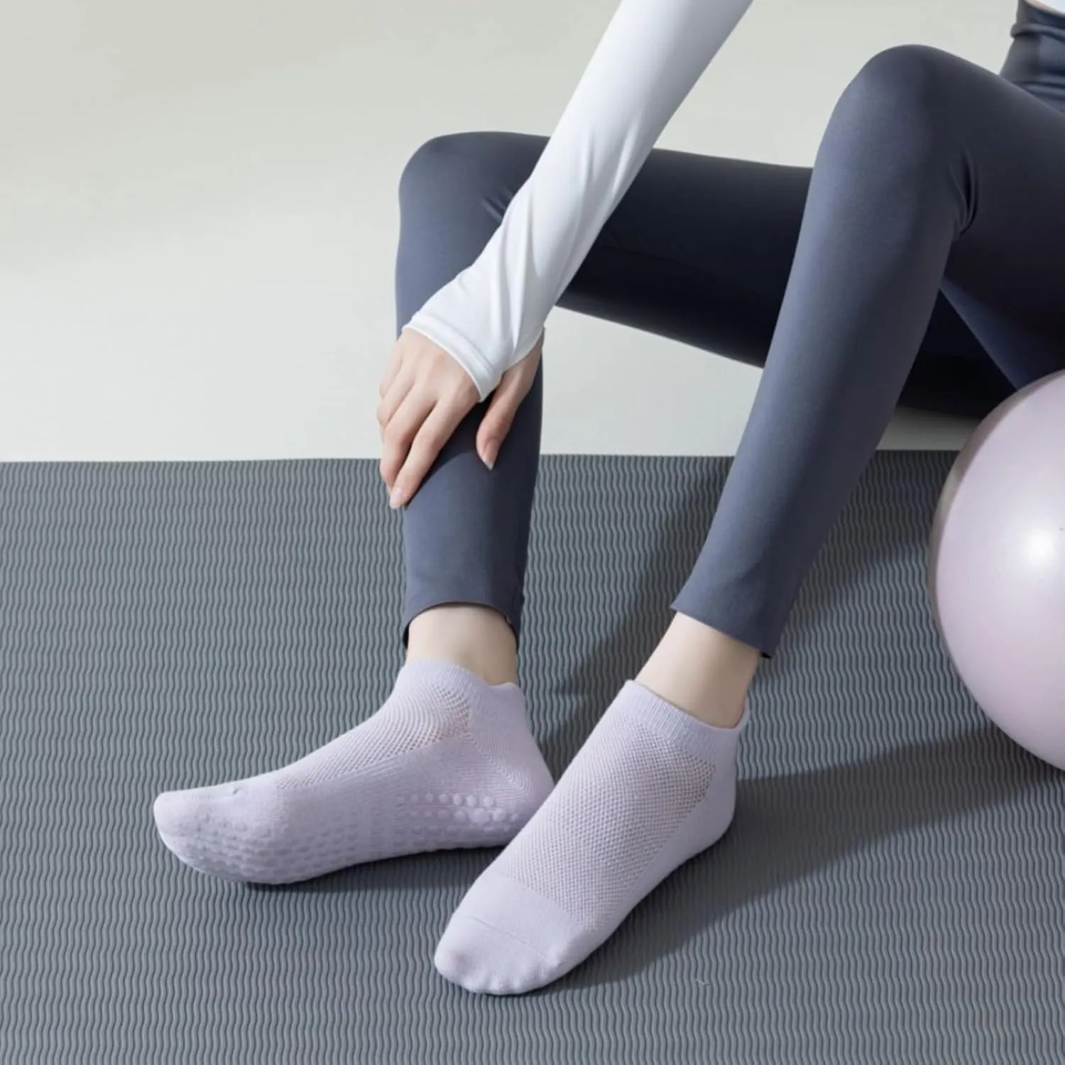 Grip Pilates Yoga Socks for Women Non Slip Hospital Socks for Women Barre Grippy