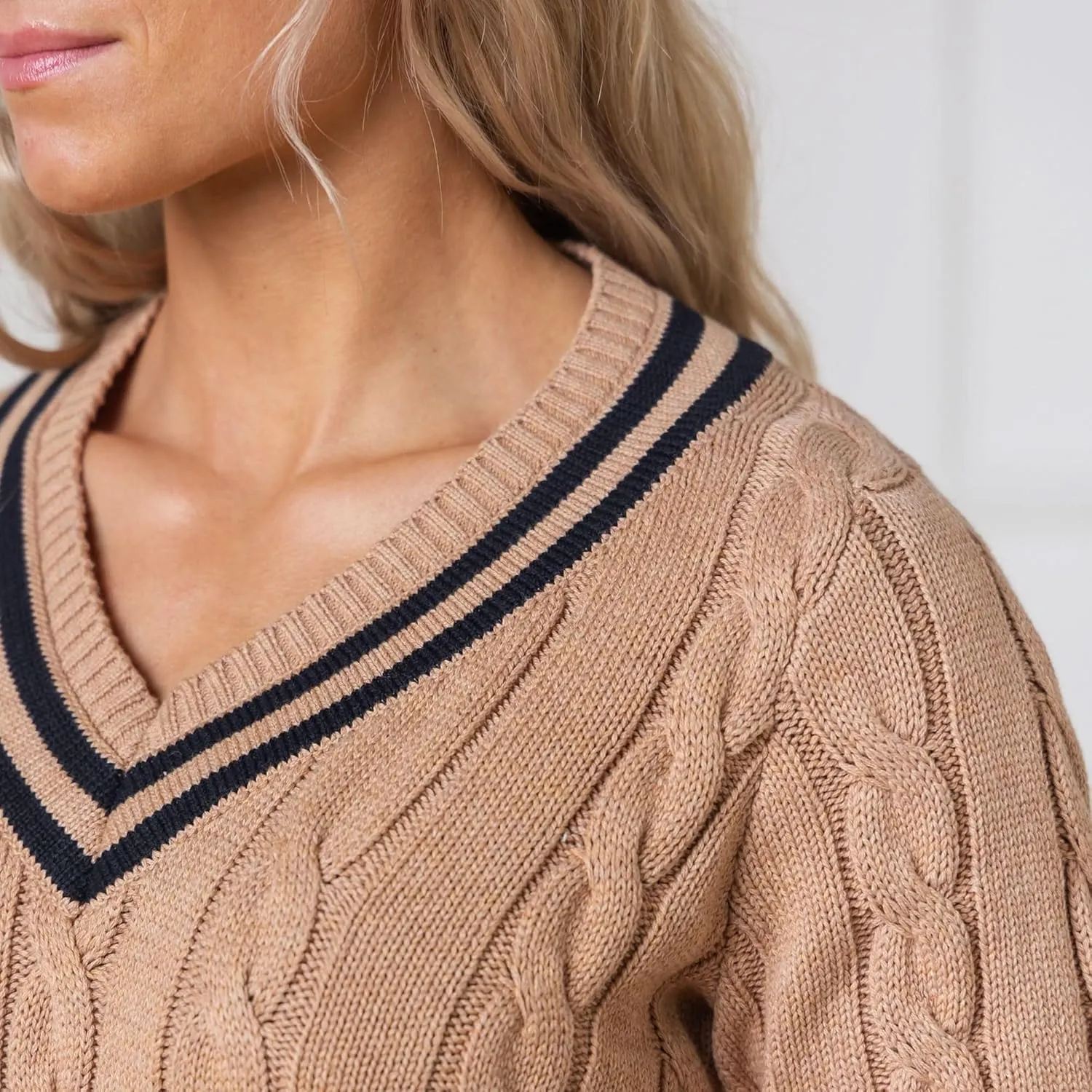 Hope & Henry Women's Long Sleeve Fine Gauge V-Neck Sweater