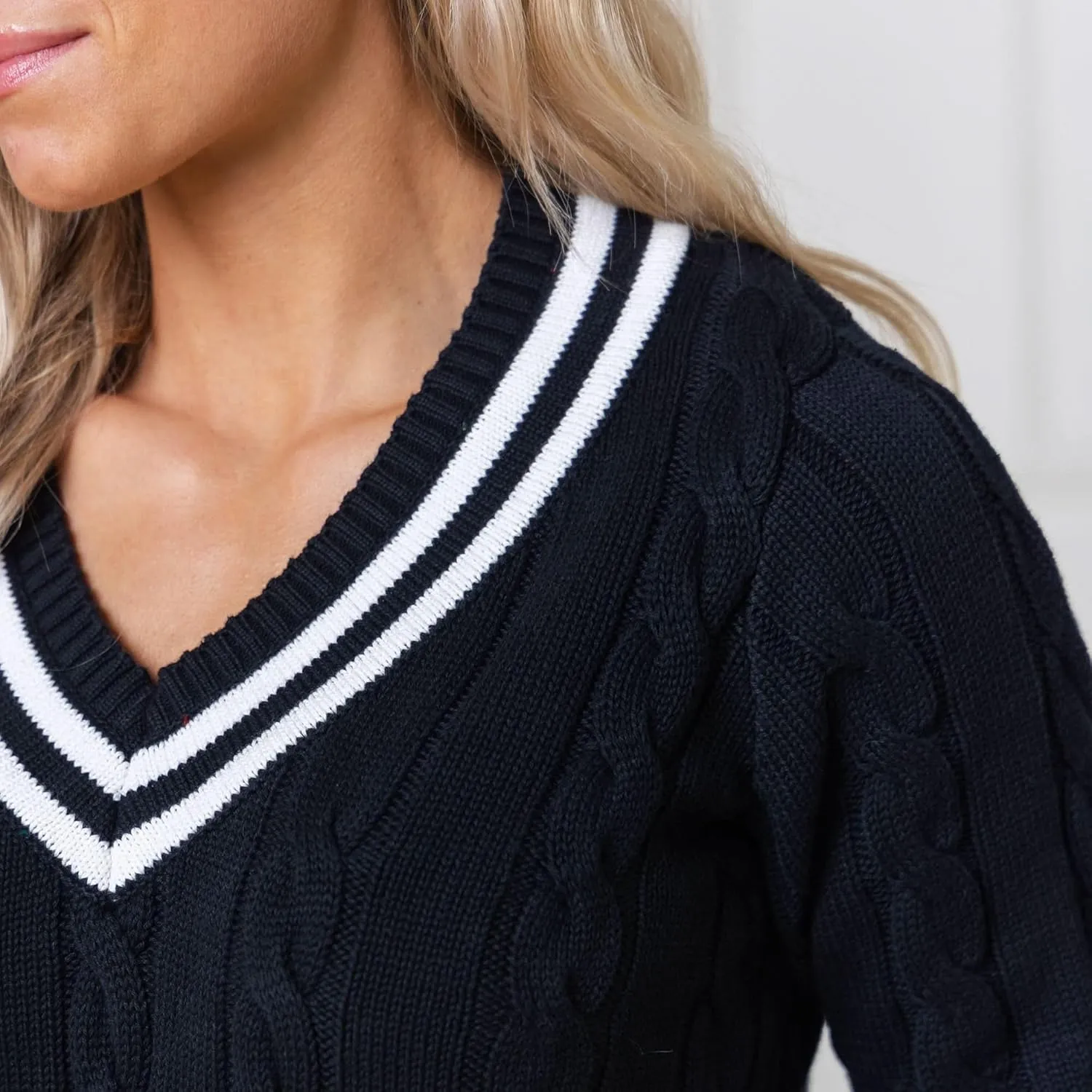 Hope & Henry Women's Long Sleeve Fine Gauge V-Neck Sweater