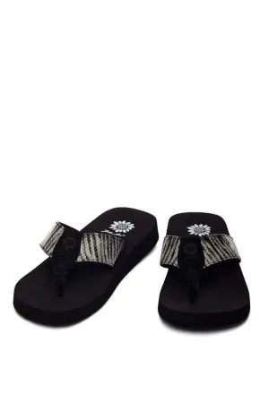 Magenta Flip-Flop in Black