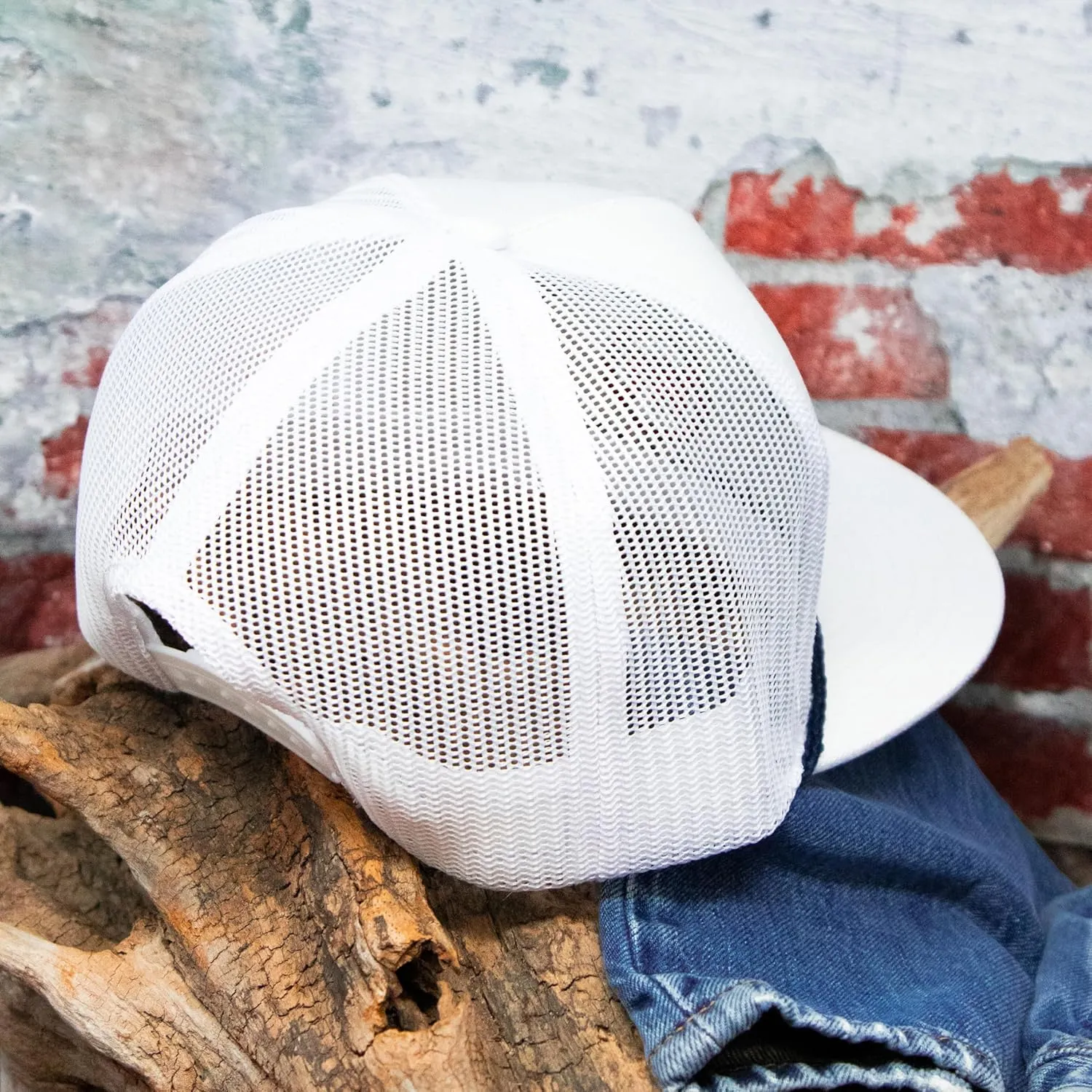 WHISKEY BENT HAT CO. Whiskey Ranch Land & Cattle, Mesh Snapback Trucker Hats