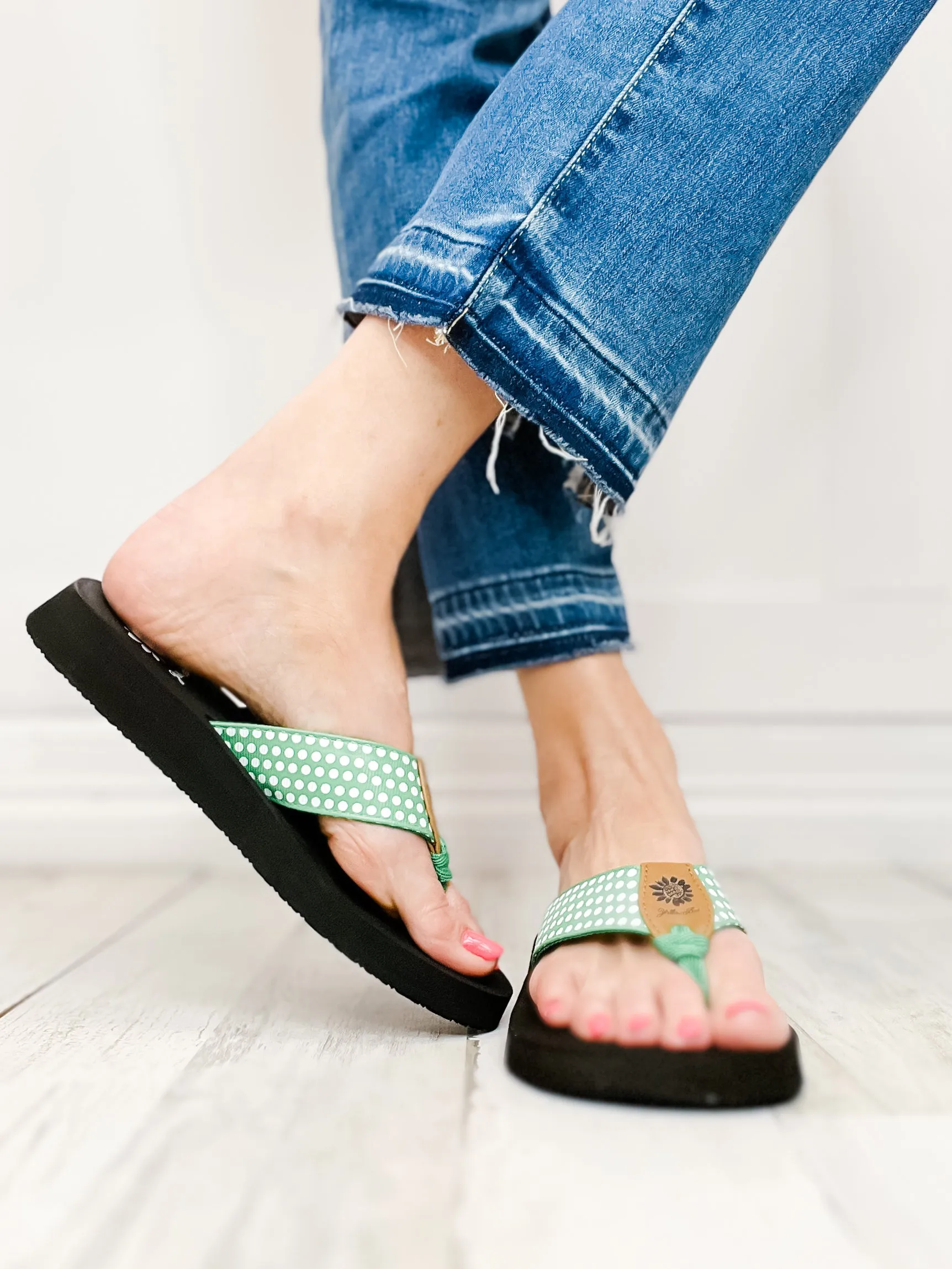 Yellowbox Fromy Flip Flop Shoes in Kelly Green